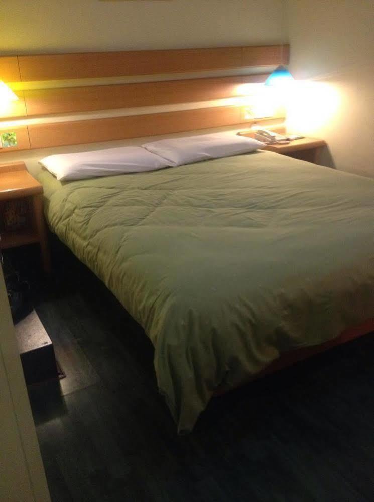 Home Inn Chongqing Jiangbei Airport Shuangfeng Road Exterior foto